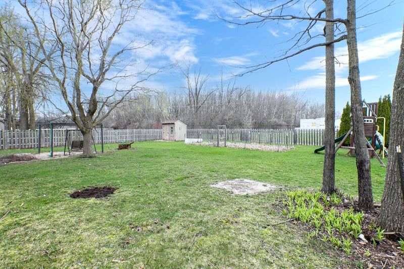 720 Indianwood Ct, Neenah, WI 54956
