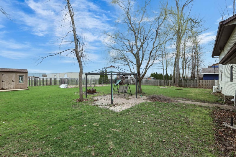 720 Indianwood Ct, Neenah, WI 54956