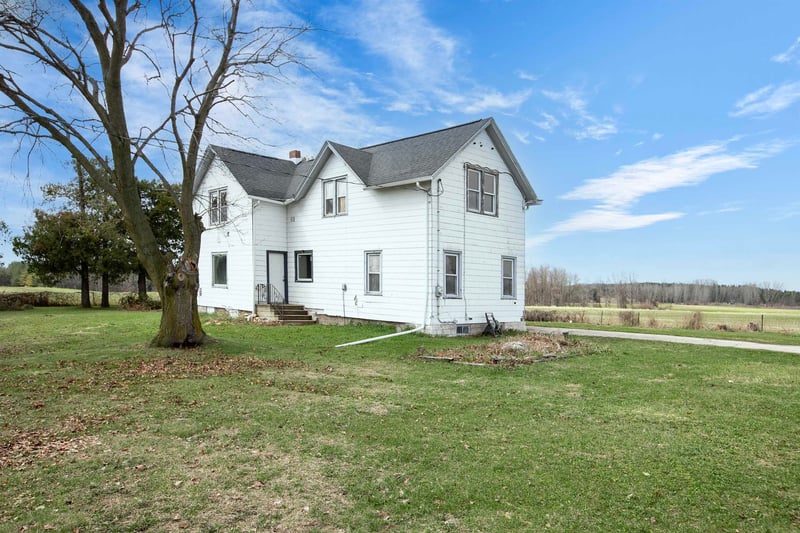 W5136 Brusewitz Rd, Black Creek, WI 54106