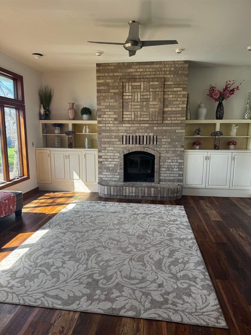 1848 Queens Dr, Oshkosh, WI 54904