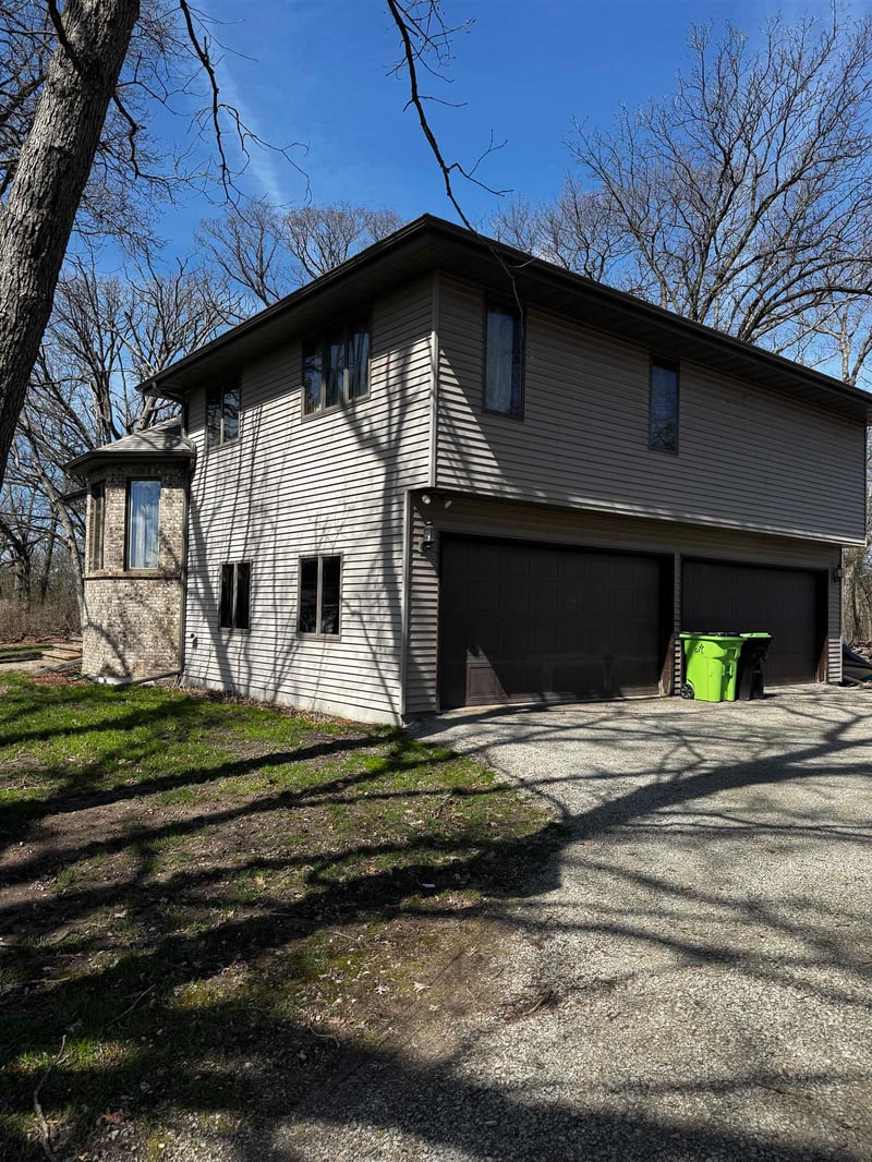 1848 Queens Dr, Oshkosh, WI 54904