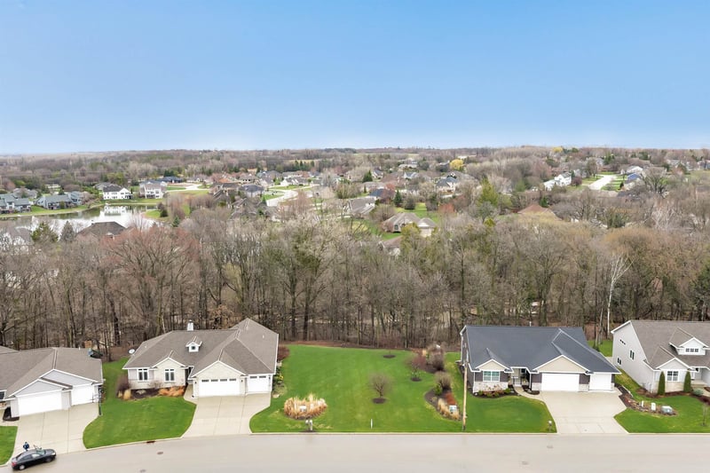 3329 Largo Ridge Dr, Green Bay, WI 54311