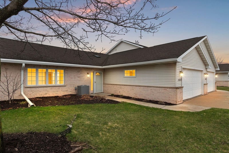 1517 River Pines Dr, Green Bay, WI 54311-5636