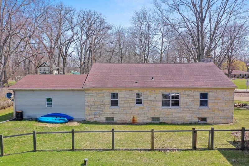 1107 Grosse Rd, Little Suamico, WI 54141