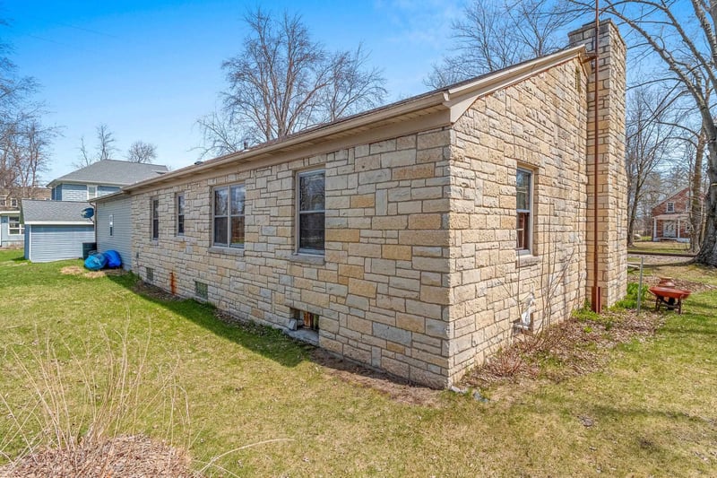 1107 Grosse Rd, Little Suamico, WI 54141