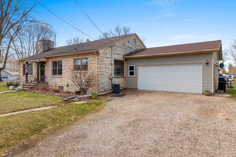1107 Grosse Rd, Little Suamico, WI 54141