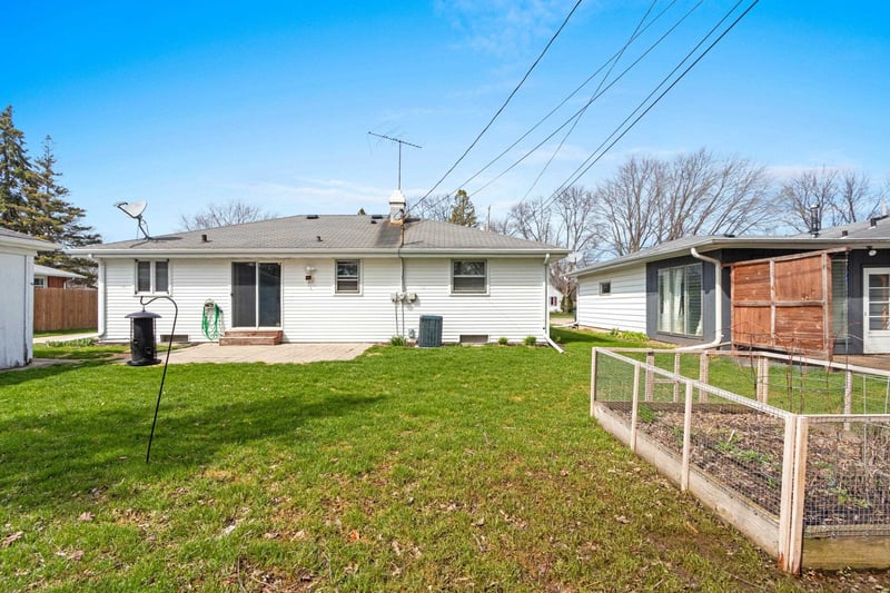 142 Peckham St, Neenah, WI 54956