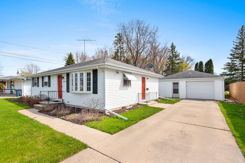142 Peckham St, Neenah, WI 54956