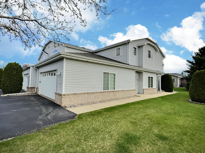 3140 White Tail Ln #A, Oshkosh, WI 54904