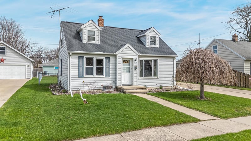 824 Zemlock Ave, Neenah, WI 54956