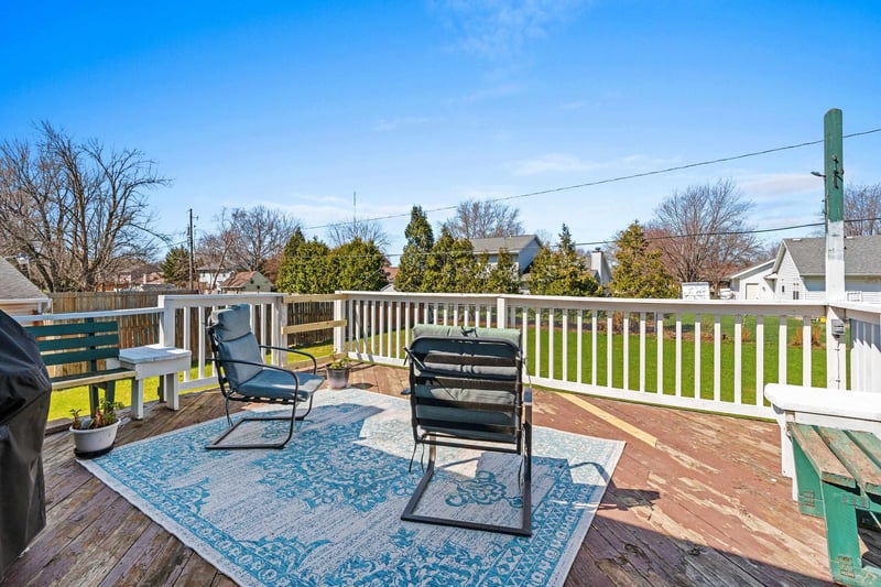 1076 Goss Ave, Menasha, WI 54952-1662