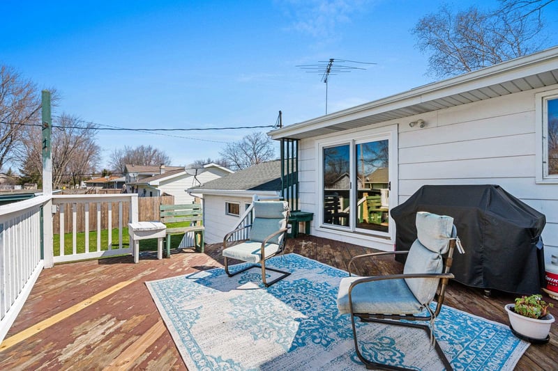 1076 Goss Ave, Menasha, WI 54952-1662