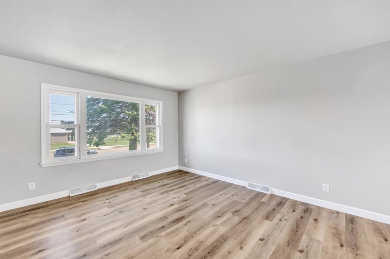 1521 Bismarck Ave, Oshkosh, WI 54902