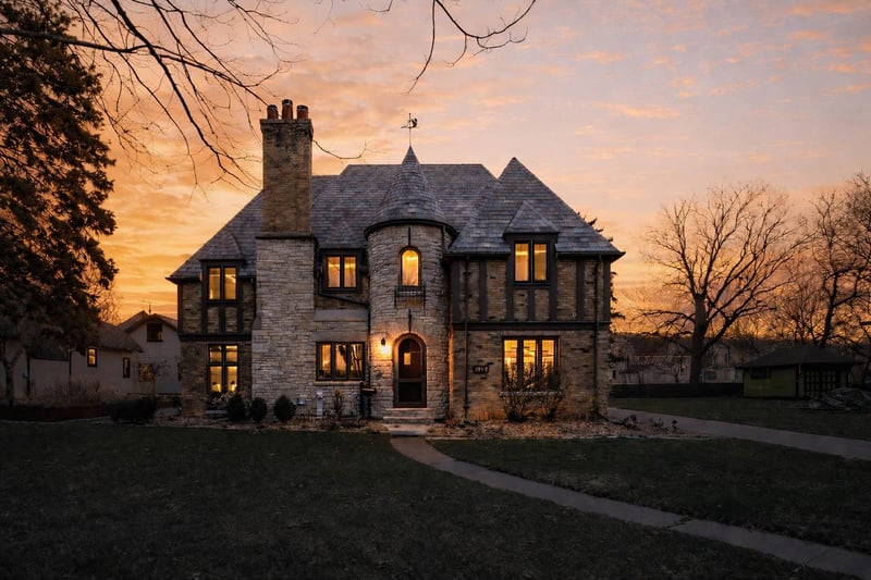 1361 Washington Ave, Oshkosh, WI 54901-5359