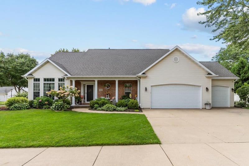613 Castlebury Ln, Appleton, WI 54913