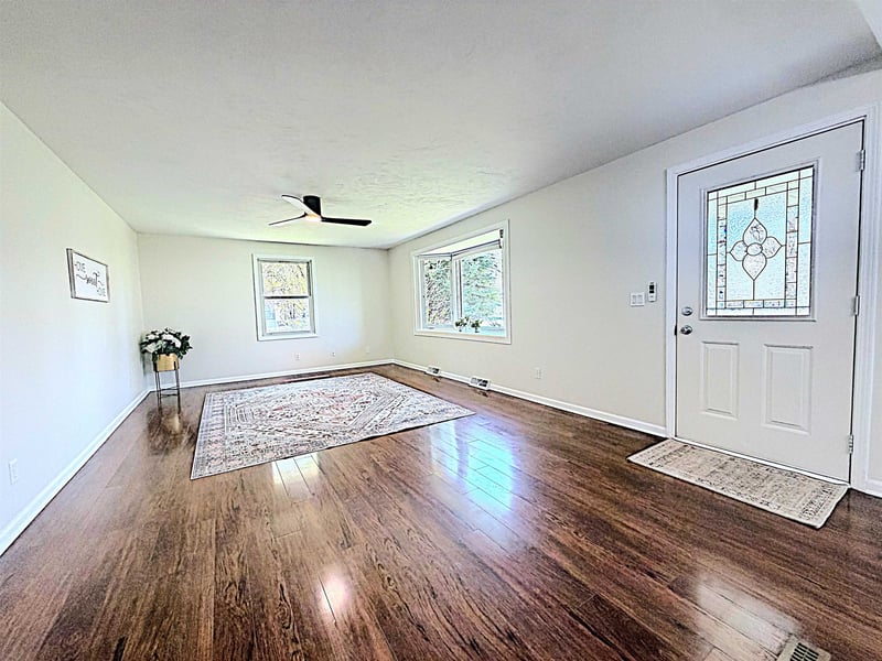 1891 Beck St, Menasha, WI 54952