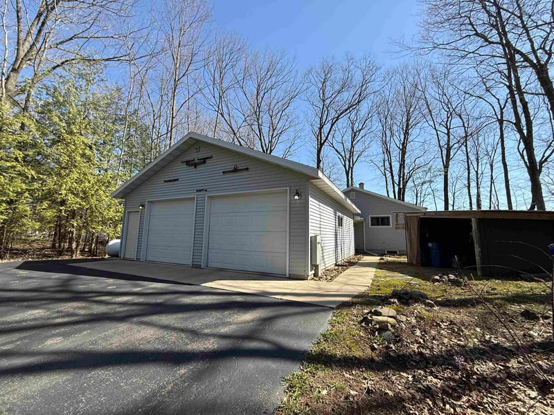 N6818 Forest Haven Rd, Shawano, WI 54166