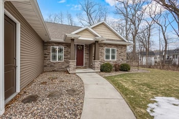 2960 Bally Bunion Ln, Green Bay, WI 54311