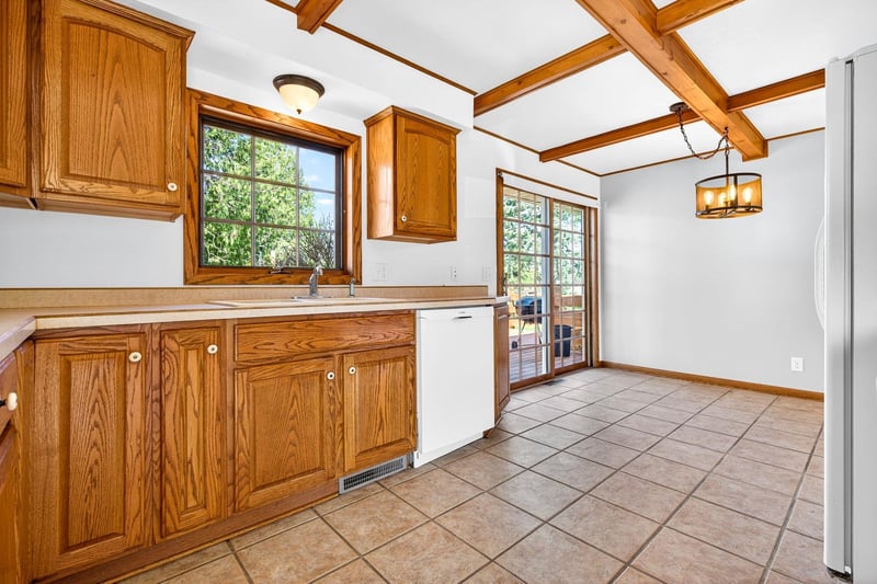 1276 Irish Rd, Neenah, WI 54956