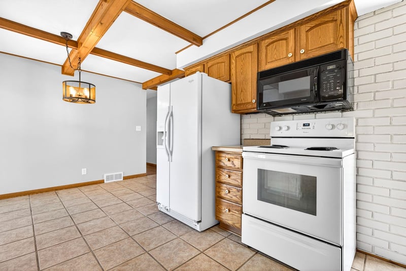 1276 Irish Rd, Neenah, WI 54956