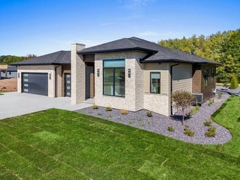 2929 Creekwood Dr, Green Bay, WI 54311