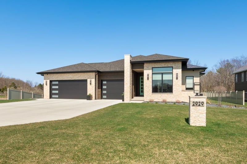 2929 Creekwood Dr, Green Bay, WI 54311