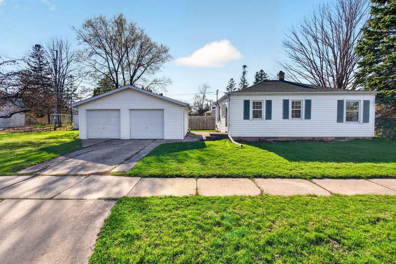 431 Coolidge Ave, Appleton, WI 54915-1975