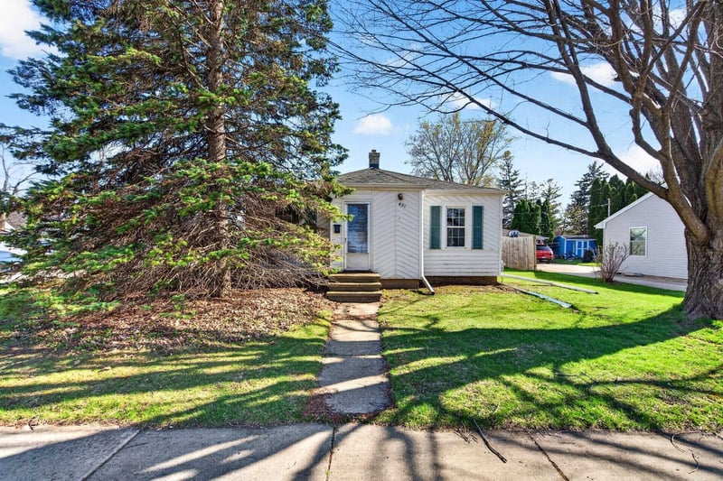 431 Coolidge Ave, Appleton, WI 54915-1975
