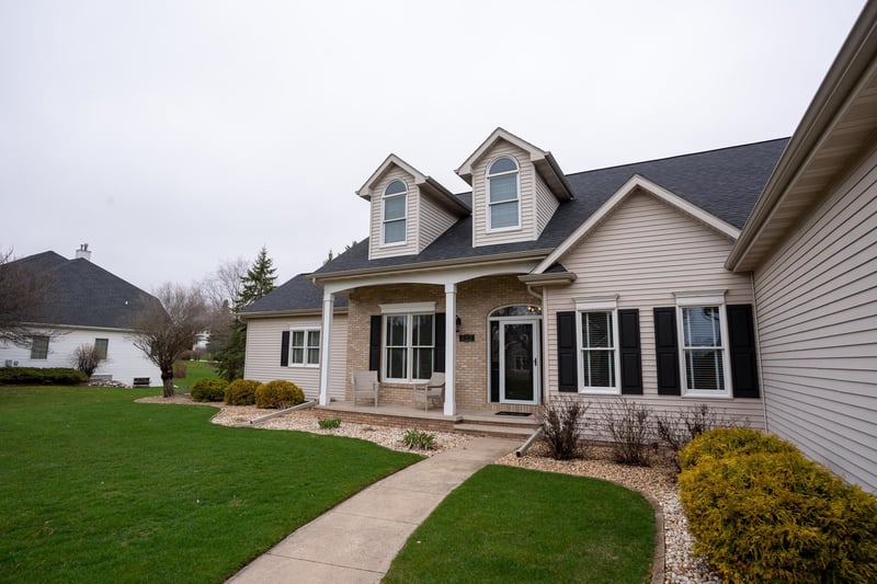 522 Tallgrass Dr, Appleton, WI 54913