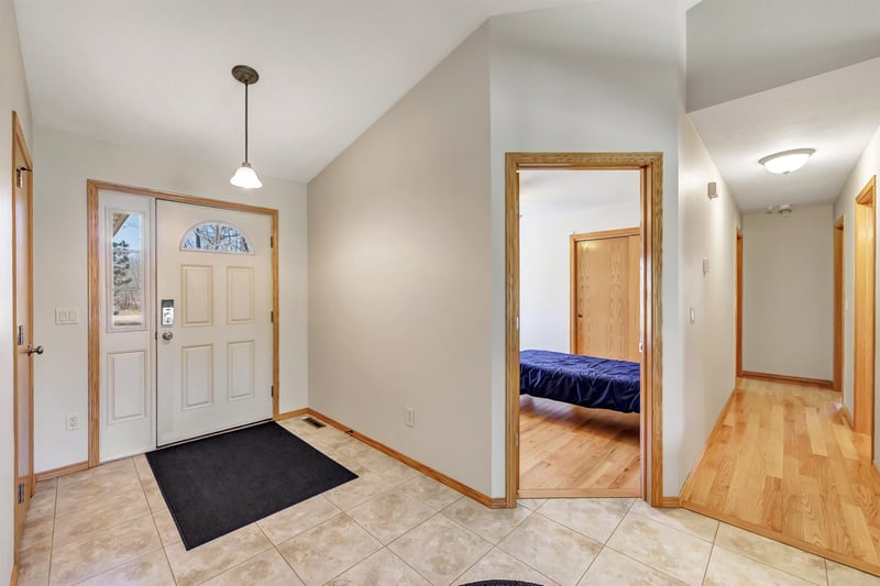 5142 Menominee Line Rd, Gillett, WI 54124