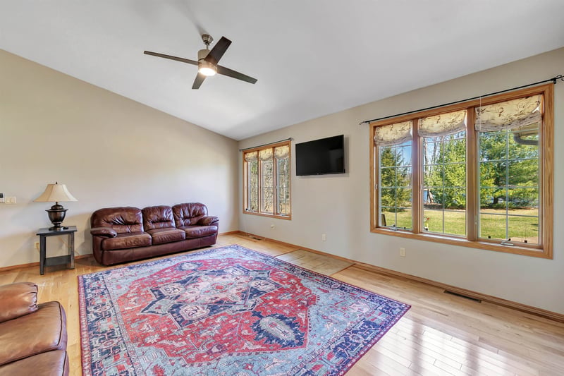 5142 Menominee Line Rd, Gillett, WI 54124