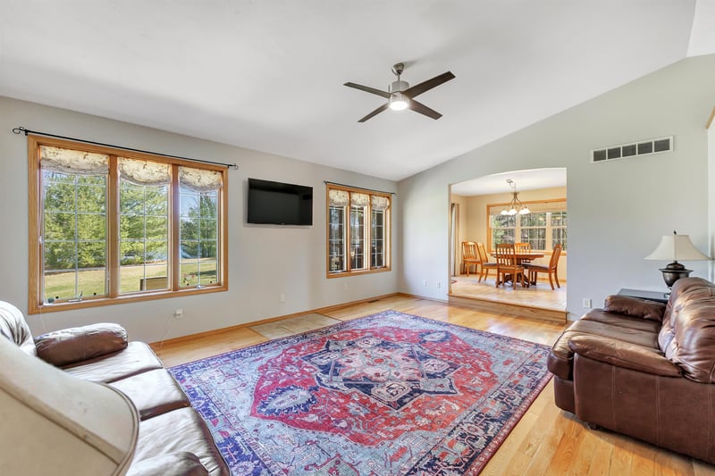 5142 Menominee Line Rd, Gillett, WI 54124