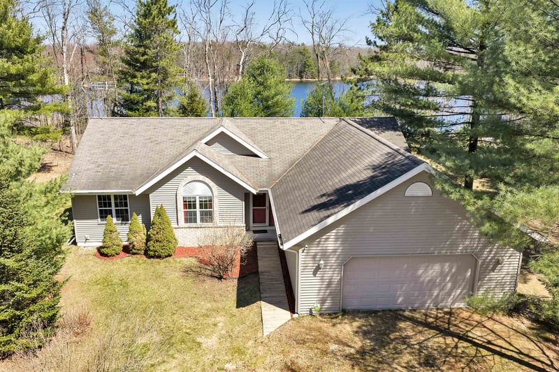 5142 Menominee Line Rd, Gillett, WI 54124