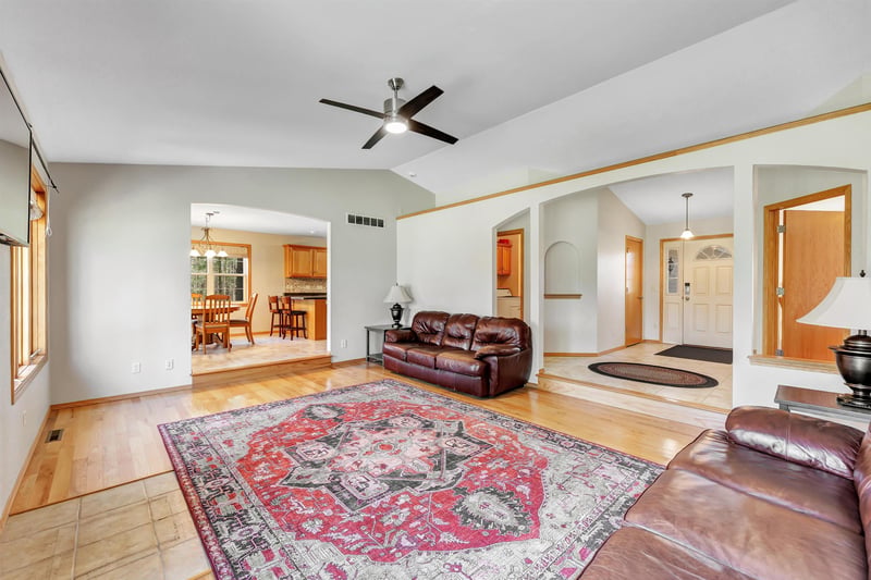 5142 Menominee Line Rd, Gillett, WI 54124