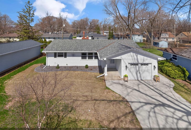 1080 Thorndale St, Green Bay, WI 54304-3913