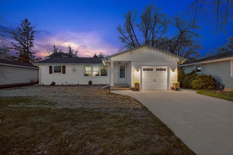 1080 Thorndale St, Green Bay, WI 54304-3913