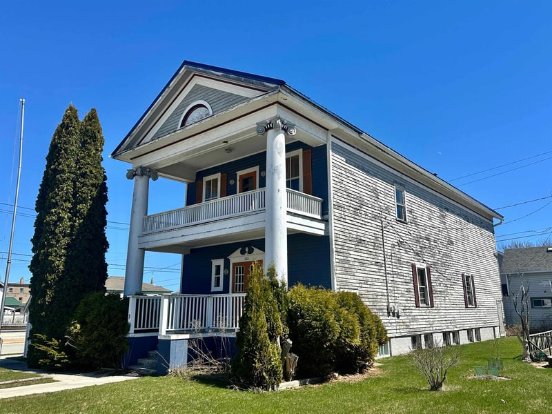 602 3rd St, Algoma, WI 54201