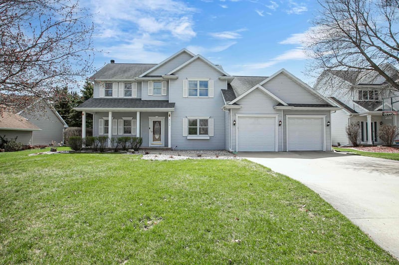 4715 Grand Meadows Dr, Appleton, WI 54914