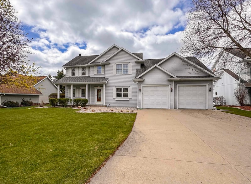 4715 Grand Meadows Dr, Appleton, WI 54914