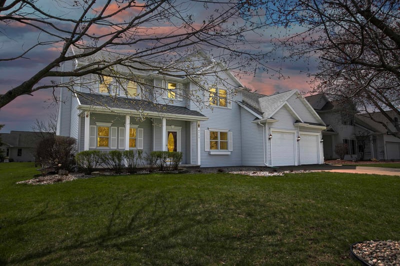 4715 Grand Meadows Dr, Appleton, WI 54914