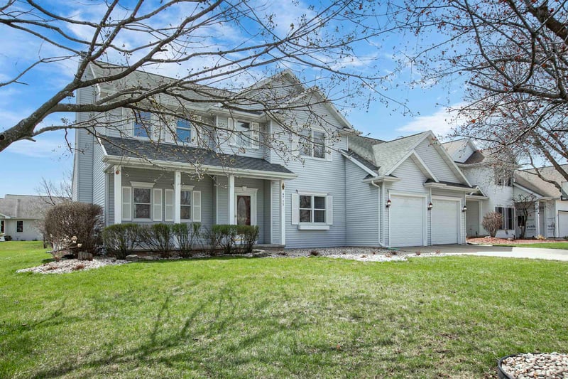 4715 Grand Meadows Dr, Appleton, WI 54914