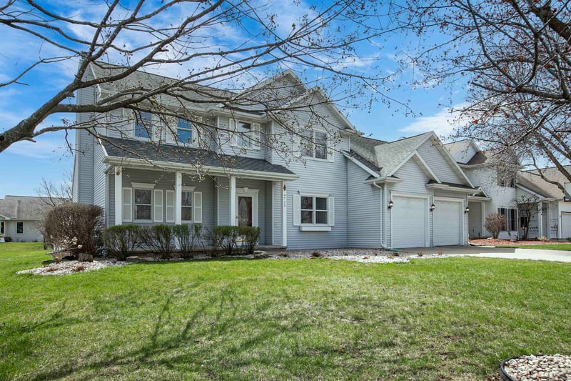 4715 Grand Meadows Dr, Appleton, WI 54914