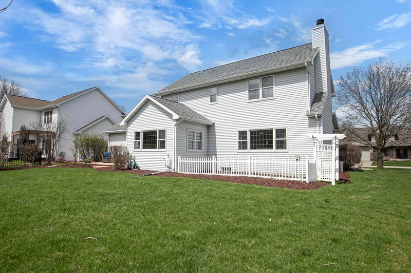 4715 Grand Meadows Dr, Appleton, WI 54914