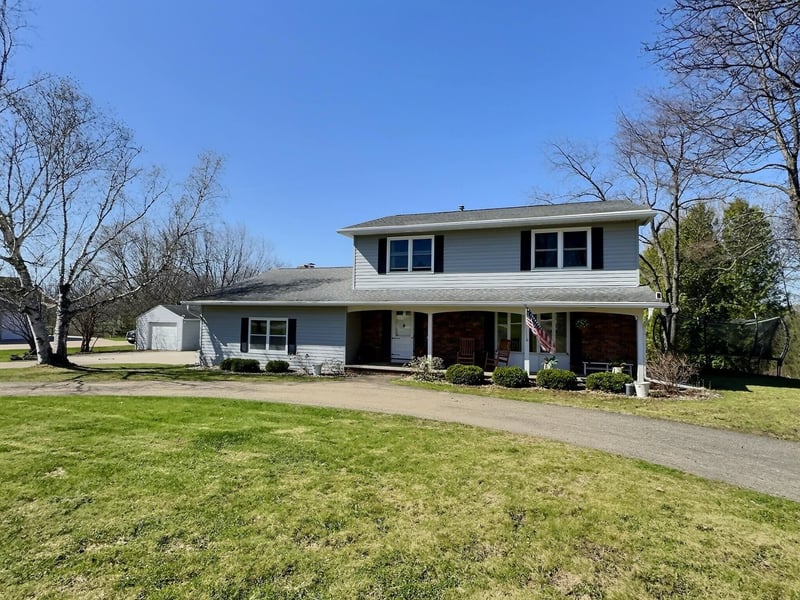 1785 Crown Dr, Oshkosh, WI 54904