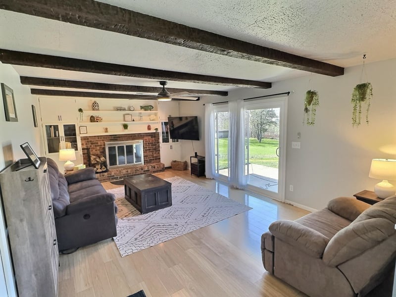 1785 Crown Dr, Oshkosh, WI 54904