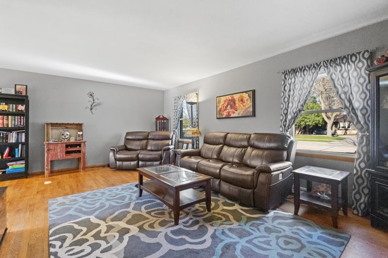 1105 Devonshire Dr, Oshkosh, WI 54902-6233