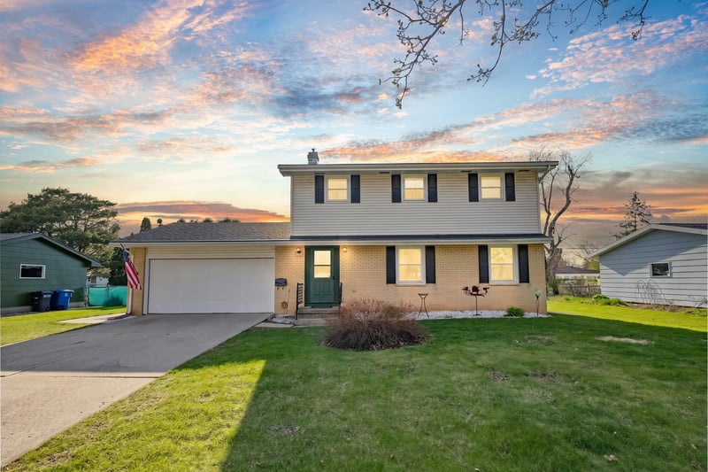 1105 Devonshire Dr, Oshkosh, WI 54902-6233