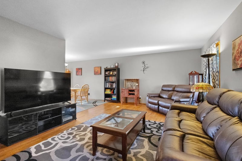 1105 Devonshire Dr, Oshkosh, WI 54902-6233