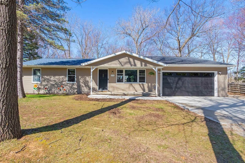 3175 Birch Rd, Suamico, WI 54172