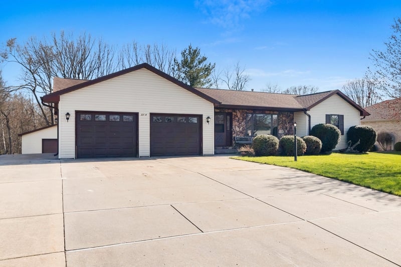 2234 Jen Rae Rd, Green Bay, WI 54311-6375